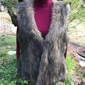 Xhilaration Fake Fur Women’s Vest